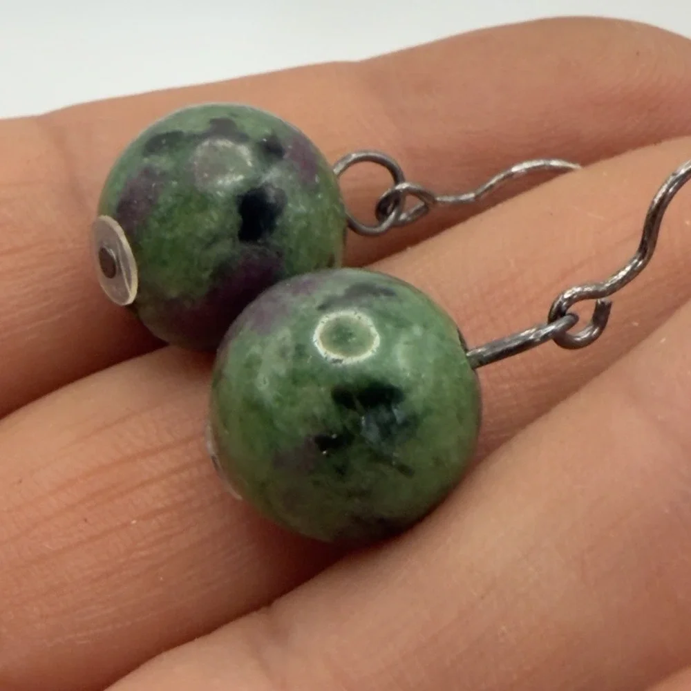 VTG Artisan Hook Dangle Earrings Ruby Green Zoisite 925 Sterling 12mm Ball